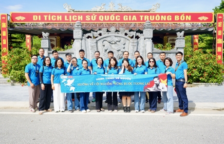 HÀNH TRÌNH TRI ÂN: VỀ THĂM QUÊ BÁC  VÀ DI TÍCH LỊCH SỬ TRUÔNG BỒN